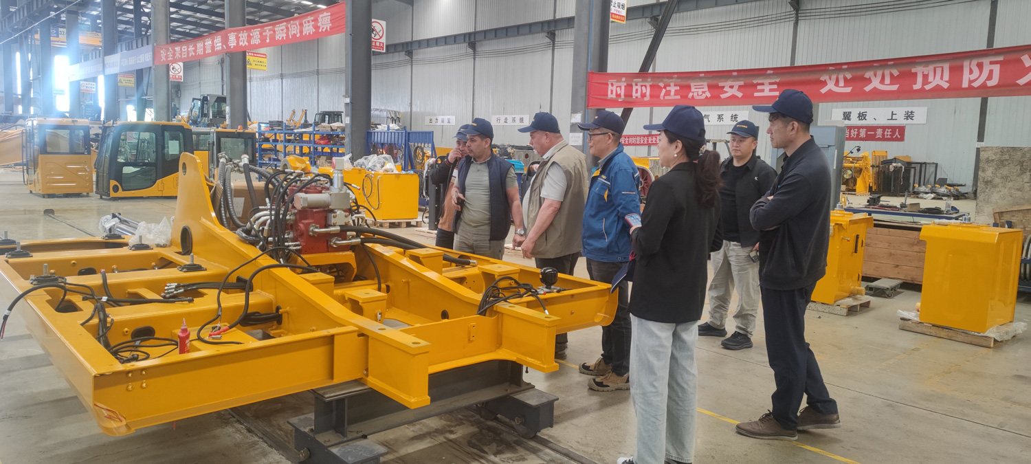 Linha de Produção de Escavadoras na China