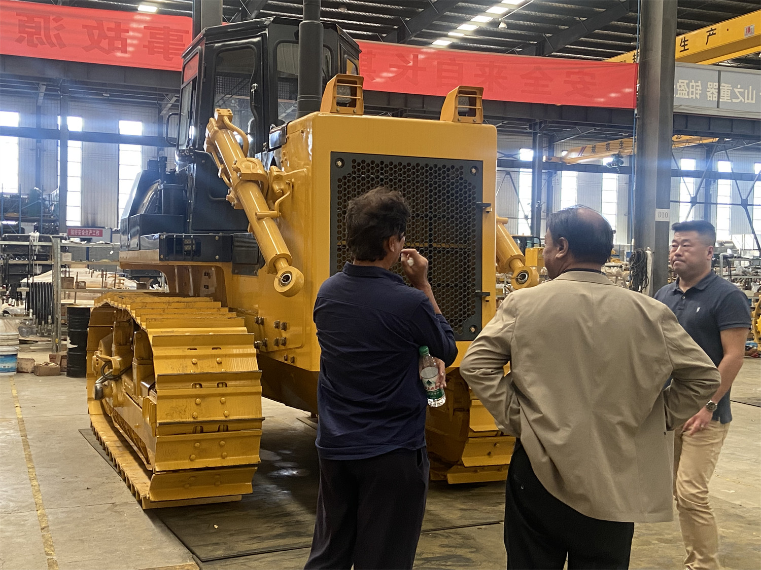 Visita de clientes à fábrica de tratores